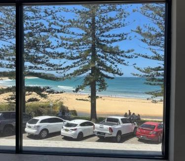 Black Head Apartment | Forster Absolute Beachfront Steps to the Sand