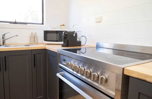 Hayborough House | Fourseagulls | Pet Friendly | Private | Close Walk to Beach