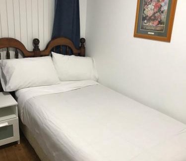 Doonside House | Fragrant Home-68C one king single bed aircon Room