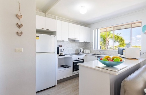 Shoal Bay House | Frangipani, 4/30 Leonard Avenue - spacious townhouse