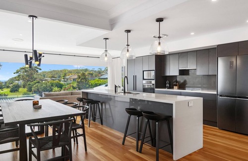 Mollymook House | FREE NIGHT. Pay for 2 stay for 3