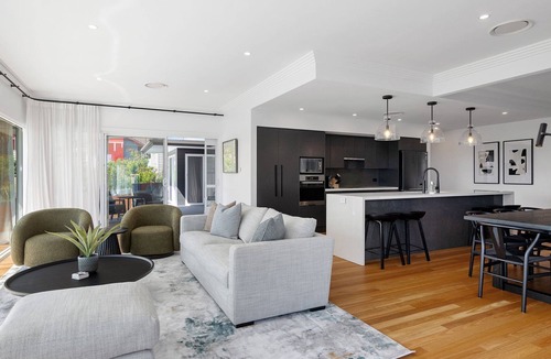 Mollymook House | FREE NIGHT. Pay for 2 stay for 3