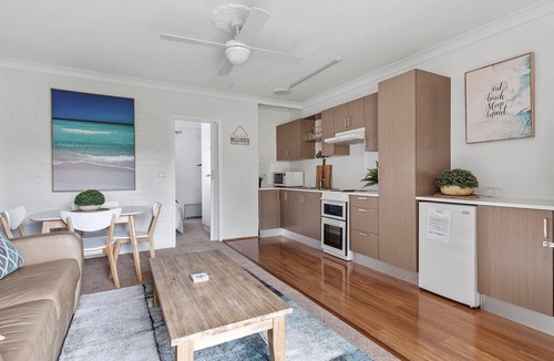 Mollymook Apartment | FREE NIGHT. Pay for 2 stay for 3