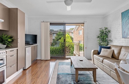 Mollymook Apartment | FREE NIGHT. Pay for 2 stay for 3