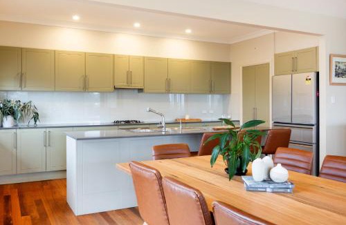 Mollymook House | Free night! Pay for 2 stay for 3
