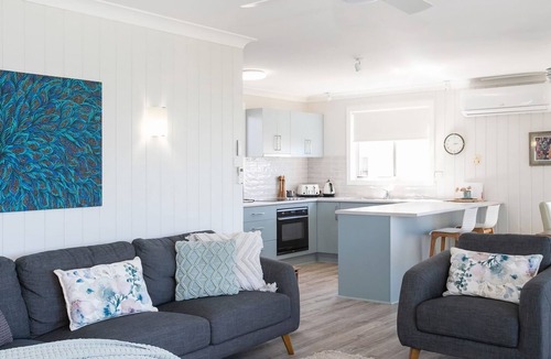 Narrawallee House | FREE NIGHT. Pay for 2 stay for 3