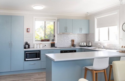 Narrawallee House | FREE NIGHT. Pay for 2 stay for 3