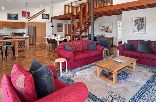 Crackenback House | Frogmouth Hutte 4 bedroom house in bush surrounds