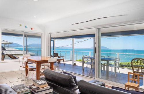 Crowdy Head House | Frolic, Panoramic Coastal Vacation