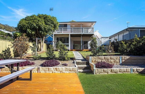 Umina Beach House | Fully renovated coastal retreat- beach escape