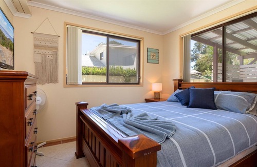 Culburra Beach Apartment | Fun and Sun - comfortable downstairs apartment with private yard