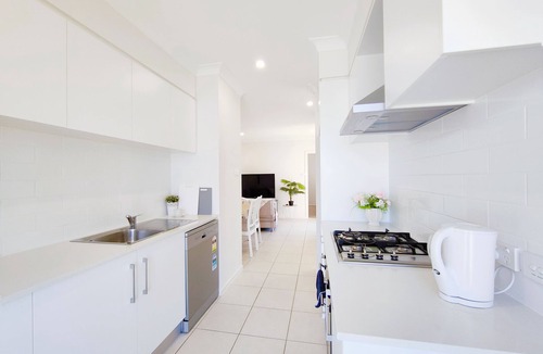 Box Hill House | Gables/Box hill/Maraylya Two Level House 14ppl