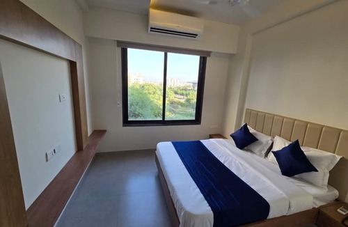 Vadodara Hotel | GAJRAJ HOTEL