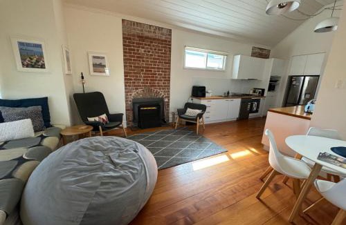 Queenscliff House | Galway Cottage