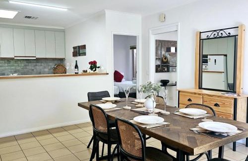 Shepparton House | Garden Retreat on Orr