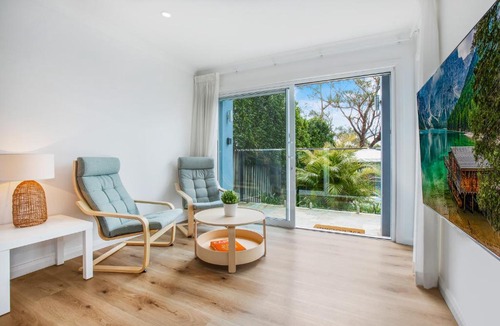 Forestville Apartment | Garigal Retreat with Pool access and EV Station