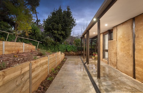 Gembrook House | Gembrook Views nUnique and recently renovated 2br mudbrick house