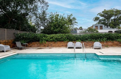 Newtown Apartment | 'Georgina' Mid-Century Modern Poolside Stay