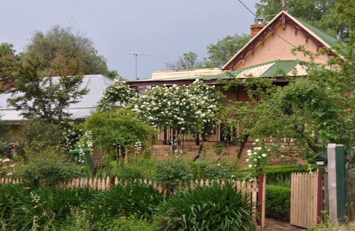 Beechworth Cottage | Gladstone House - quaint and short walk into town