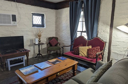 Clare Bed & Breakfast | Glen Morris, Wuthering Heights ~ Dog friendly