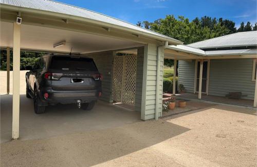 Glen Innes House | Glen Waverly Farmstay