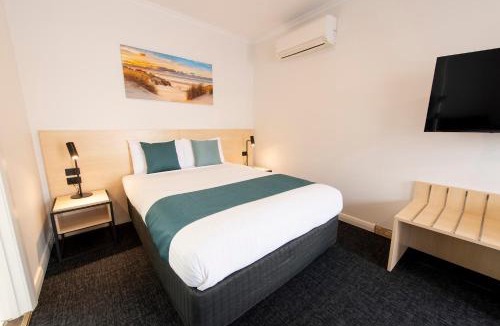 Glenelg North Hotel | Glenelg Motel