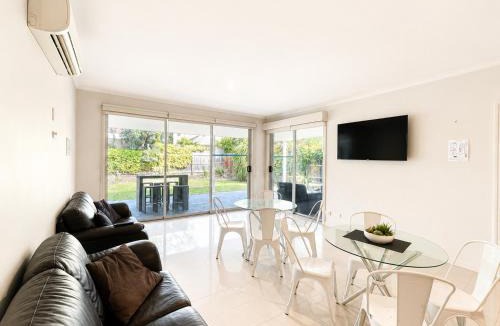 Brunswick East House | Glenlyon Rd - Comfortable Premium Accommodation