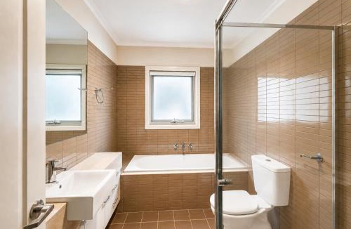 Brunswick East House | Glenlyon Rd - Comfortable Premium Accommodation