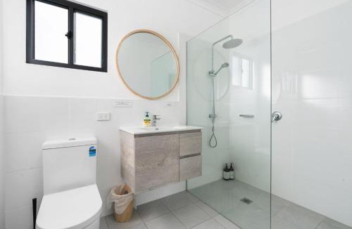 Forest Reefs House | Glenowrie Cottage - 2 King Beds - Close to Cadia