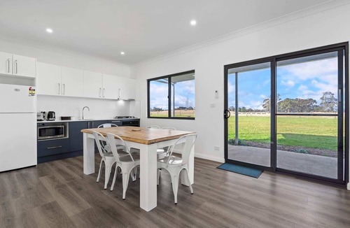 Forest Reefs House | Glenowrie Cottage - 1 King, 2 Singles - Farm Stay
