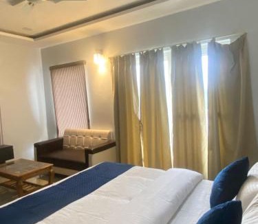 Smanora Range Hotel | Golden Petal