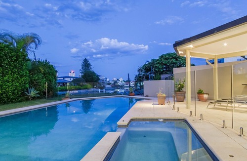 Broadbeach Waters House | Golden Rio Family Waterfront Home Broadbeach