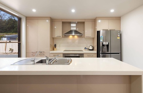 Albury House | Gorgeous Gem on Jones - Comfortable three bedroom home with beautiful interior styling