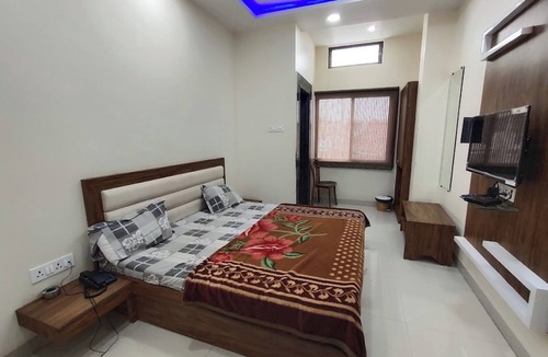 Bareilly Hotel | Goroomgo Galaxy Palace Bareli