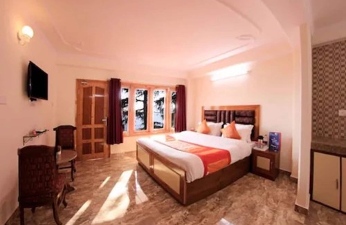 Knollswood Hotel | Goroomgo Kalra Regency Shimla
