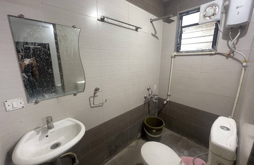 Rajula Hotel | Goroomgo Narayan Executive Gujrat