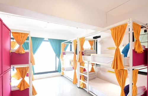 Masjid Bandar Hostel | goSTOPS Mumbai - Hostel
