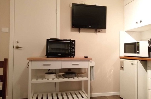 Cessnock Apartment | Great for couples + walk to cellar doors