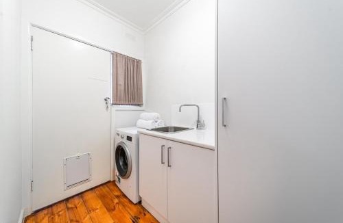 Strathdale House | Great for groups, sleeps 11, pet friendly, CBD 4km