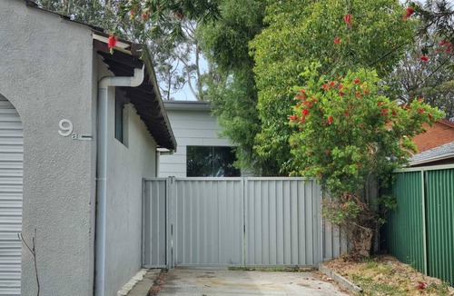 Gorokan Cottage | Great location, close to shops, clubs, beaches and the M1