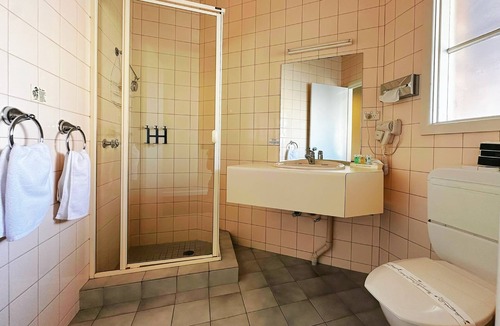 Macleod Hotel | Greensborough Motel