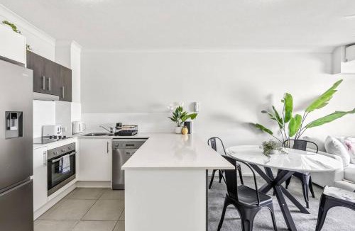 Nerang Apartment | Greenview - Couples' Escape for Riverside Adventures