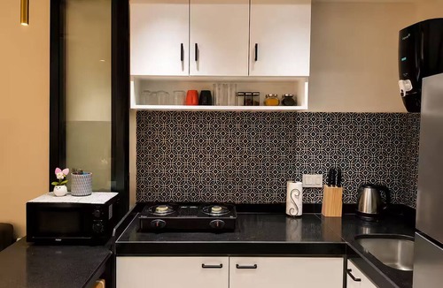 Thane West Apartment | Greyflix Heaven°23/10 mins drive - Viviana, Korum