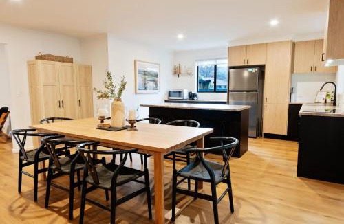 Bright House | Halinka Haven