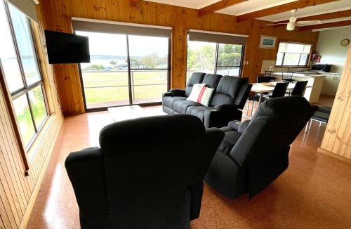 Emu Bay House | Hamilton