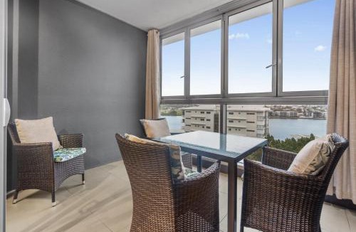 Hamilton Apartment | Hamilton Riverview Apt with Balcony & Pool