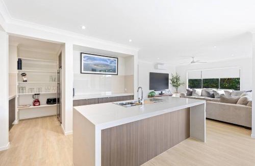 Urangan House | Hamptons Chic at Hervey Bay - Refined Family Getaway