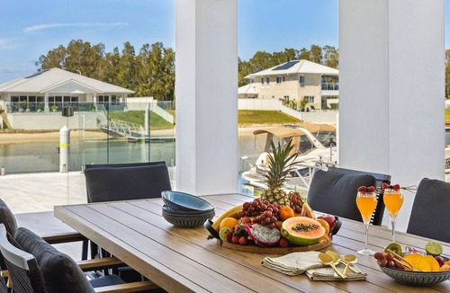 Yamba House | Hamptons House - Heated Pool and Private Pontoon - Holiday Yamba