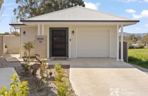 Central Mudgee House | Hamptons House Mudgee -Lux Stays