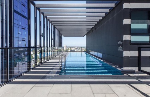 Southbank Apartment | Hancock Viewpoint - Resort-Style Simplicity